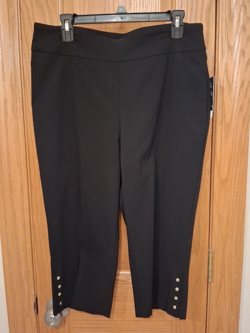 Black Capri Pull on Pant with Gold stud detail Counterparts STRETCH sz 14P